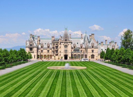 The Largest Houses to Visit in the U.S.