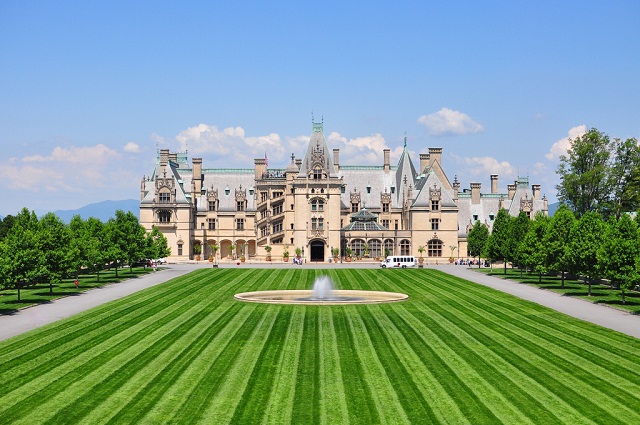 The Largest Houses to Visit in the U.S.