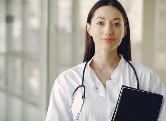 Stop trying to be an expert: Why the generalist survives the AI apocalypse